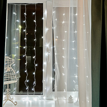 гирлянда-занавес 1,5 х 1,5 м Neon-Night 235-035 - пример использования