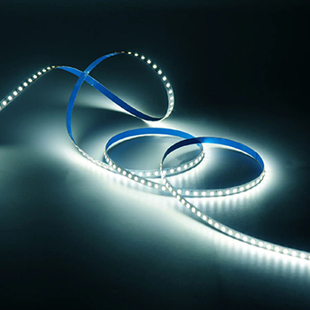 led лента Gauss Elementary (SMD 2835, 12 В, 9,6 Вт/м, 120 led/м, IP20) - включенная