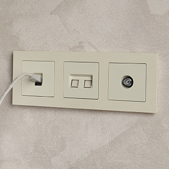 электроустановочные изделия IEK серии Brite - пример установки