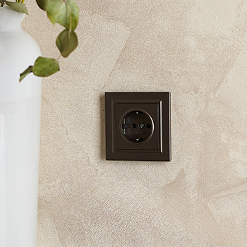 рамка 1-постовая IEK РУ-1-БрТБ Brite - пример установки