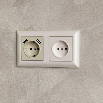 рамка 2-постовая IEK РУ-2-Бр Brite бежевый / жемчужный - пример установки