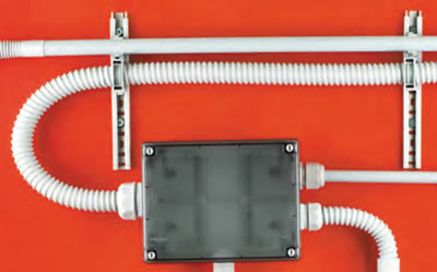 направляющие DKC 51400 для крепления пластиковых труб Express - пример крепления