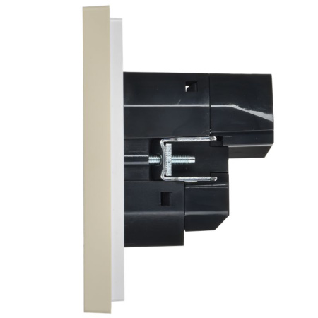 Фортепиано ваниль розетка скрытая 1-мест заземление шторки USB IP20 