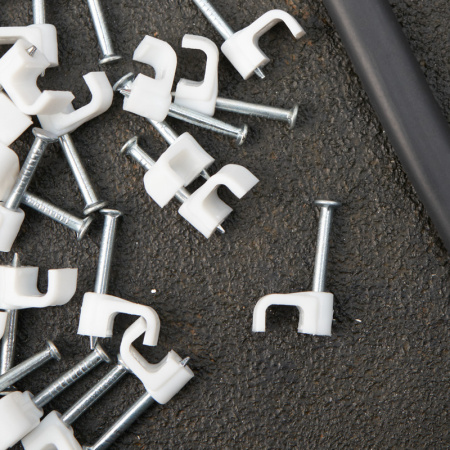 Скоба прямоугольная 6мм пластик  Rexant 50шт