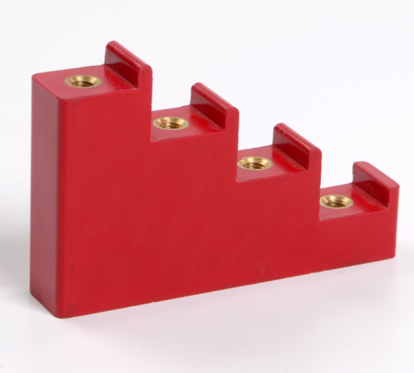 Изолятор ступенчатый ИС4-20 с болтом