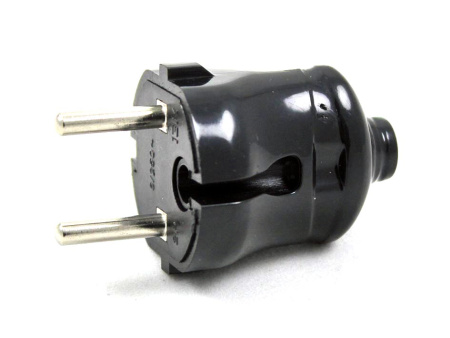 Вилка 6А прямая черный пластик IP20 IEK 